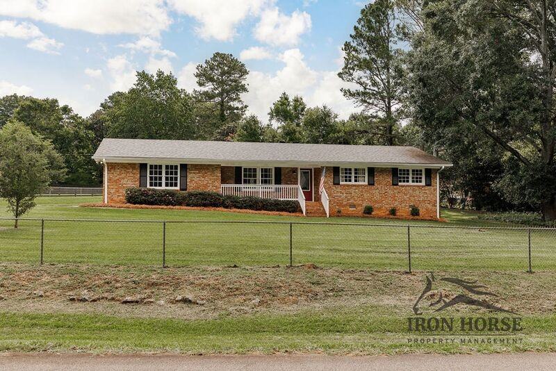1190 Arrowhead Rd - Photo 2 of 29