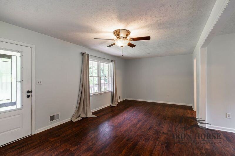 1190 Arrowhead Rd - Photo 3 of 29