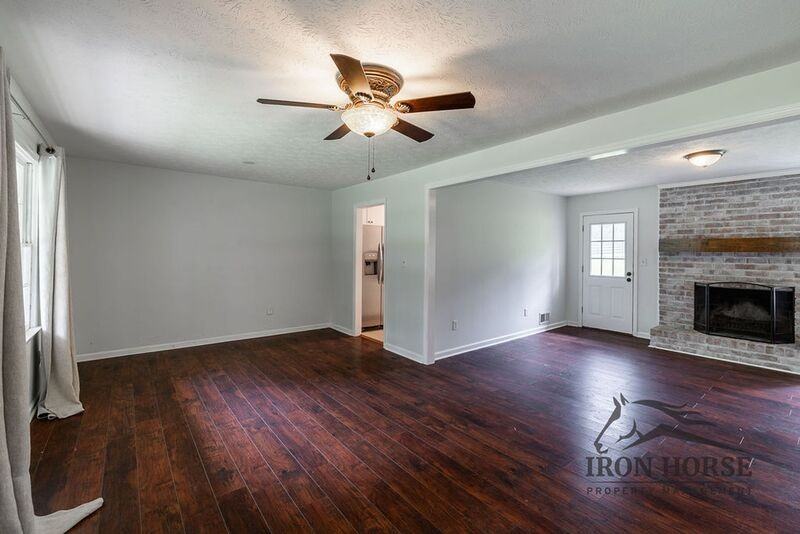 1190 Arrowhead Rd - Photo 6 of 29