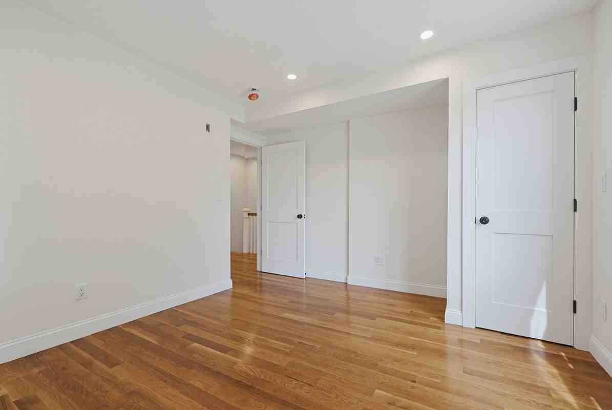 5153 Eddy St - Photo 3 of 30