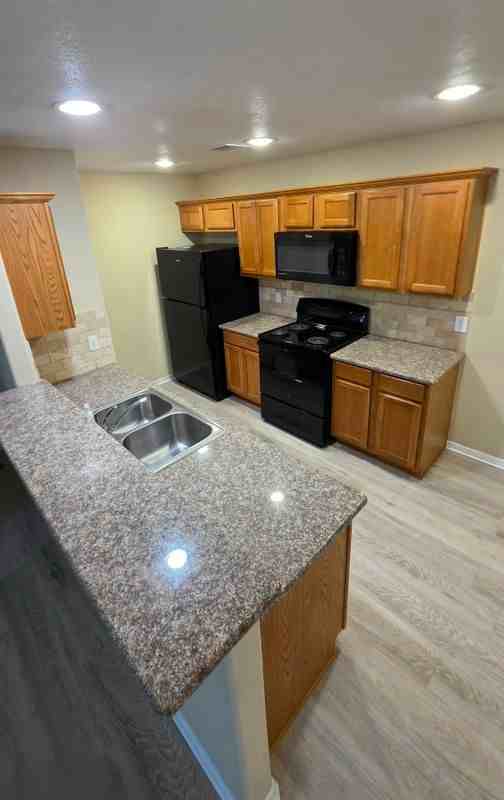 16800 Crestmont - Photo 2 of 18