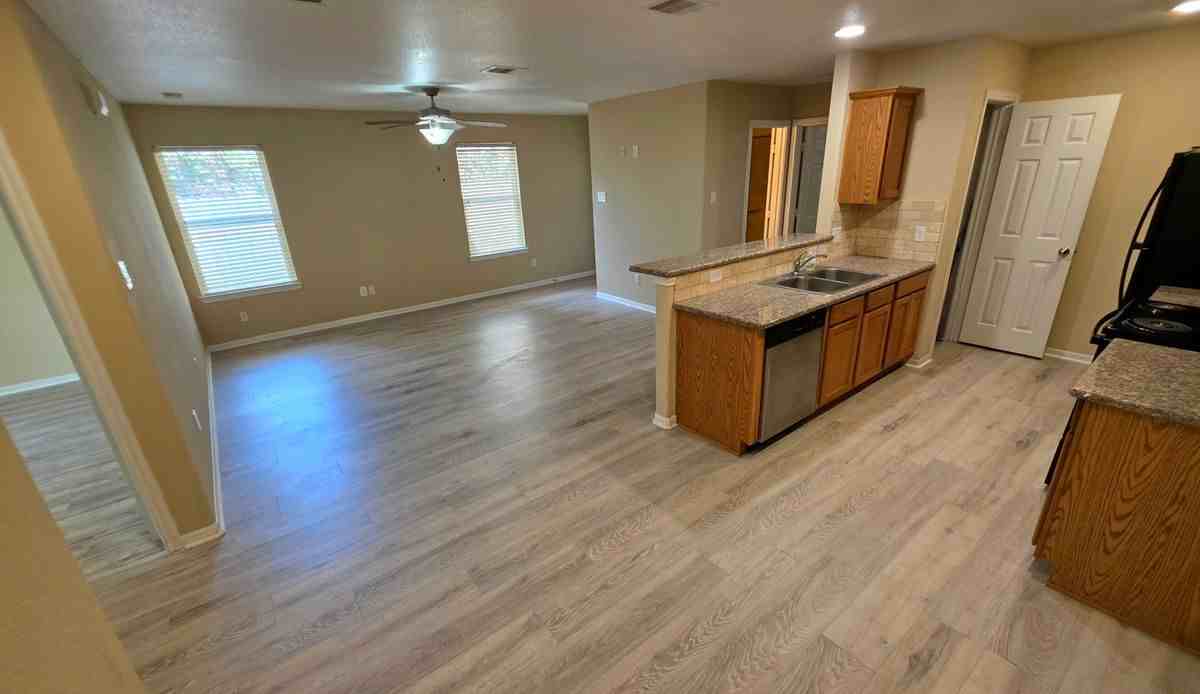 16800 Crestmont - Photo 3 of 18