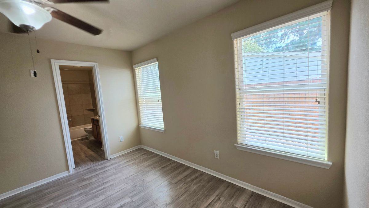 16800 Crestmont - Photo 7 of 18