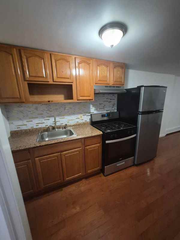 460 New Jersey Ave ##1st - Photo 5 of 9