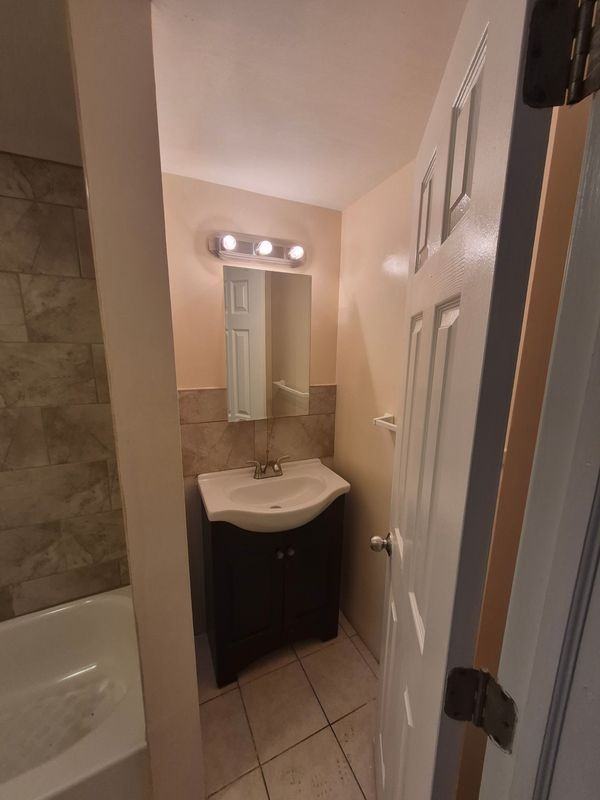 460 New Jersey Ave ##1st - Photo 7 of 9