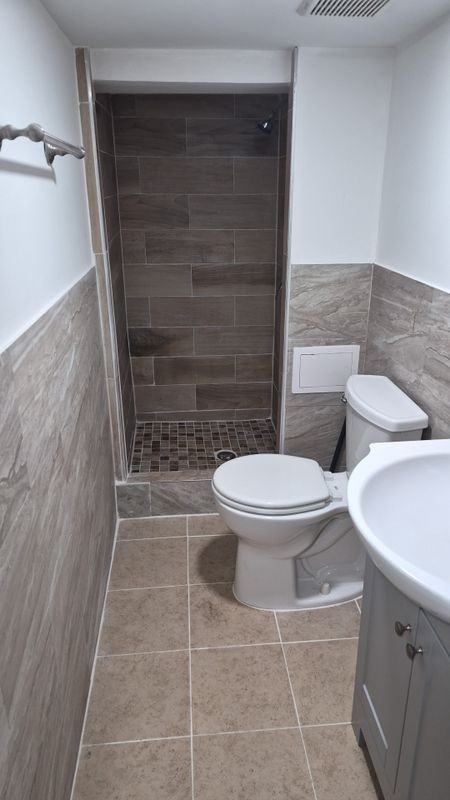 1560 Rockaway Pkwy - Photo 4 of 6