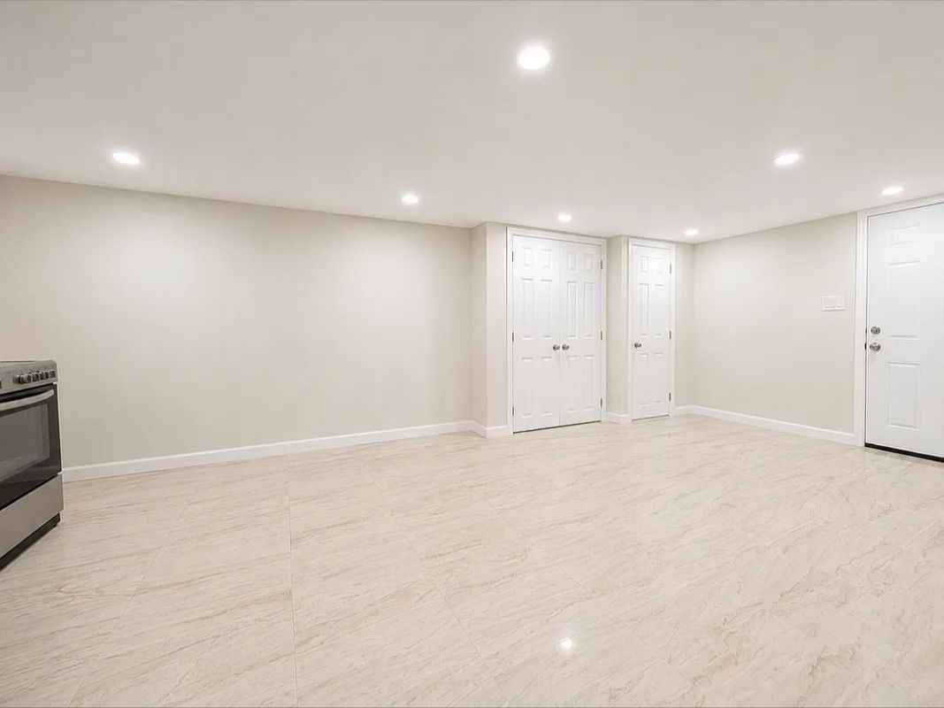 1121 Lenox Rd - Photo 3 of 6