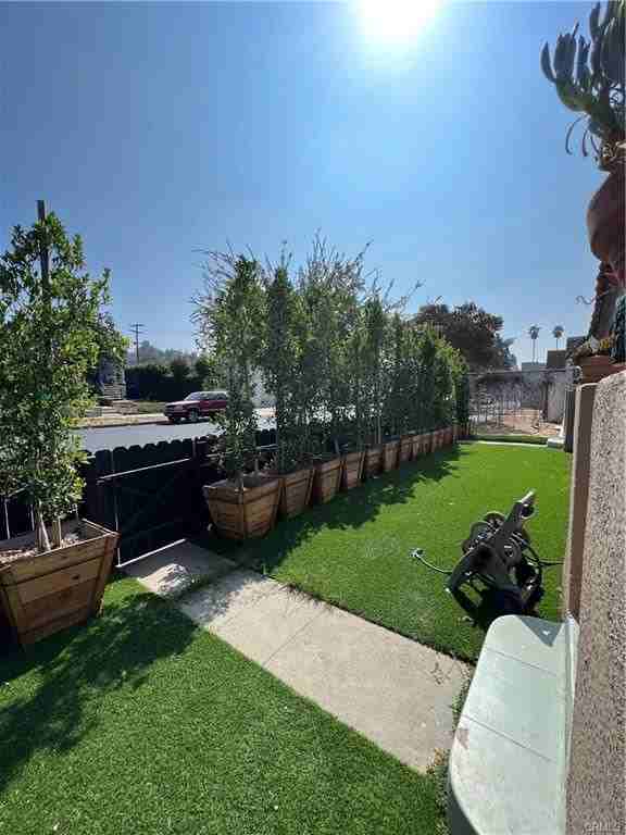 4225 Maycrest Ave - Photo 3 of 16