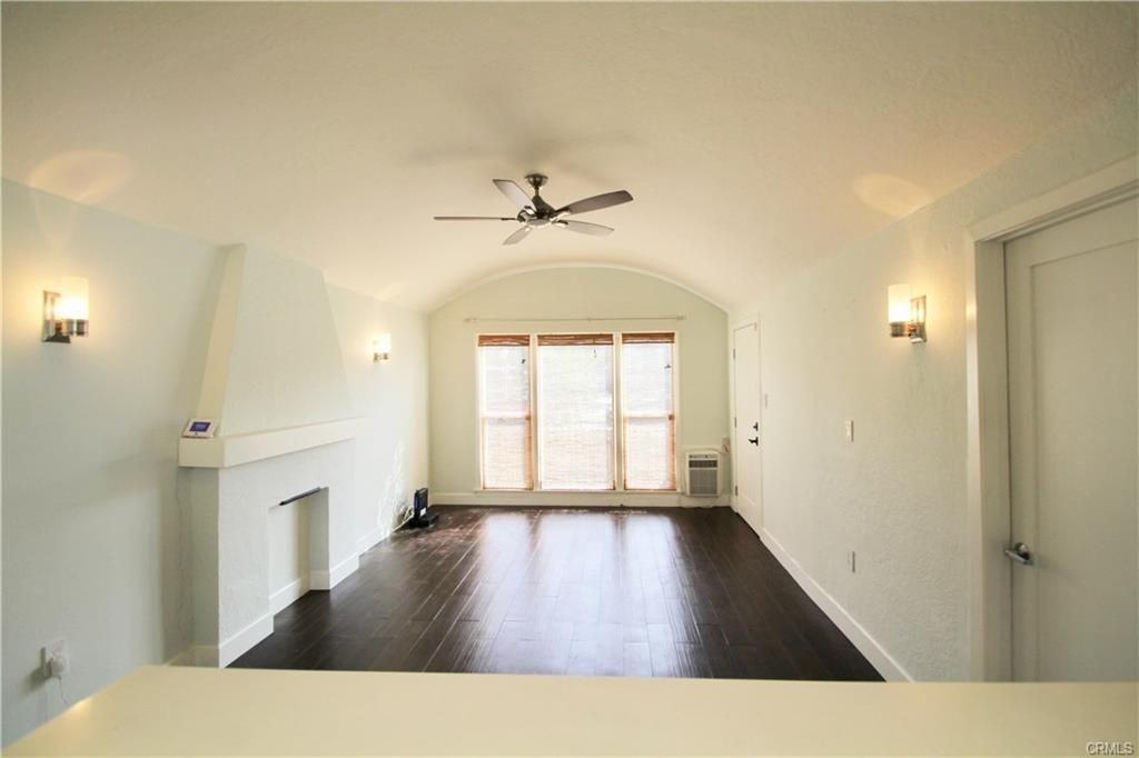 4225 Maycrest Ave - Photo 4 of 16