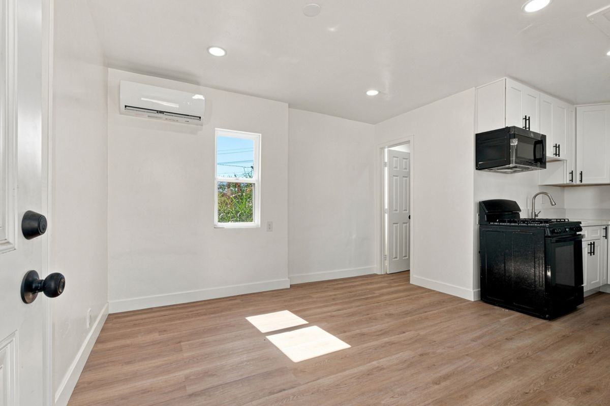 2641 E 18th St - Photo 5 of 15