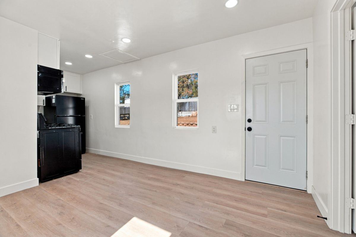 2641 E 18th St - Photo 6 of 15