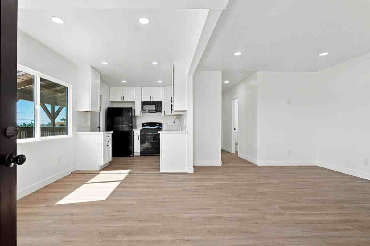 2645 E 18th St - Photo 3 of 21