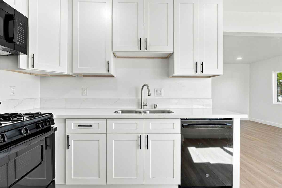 2645 E 18th St - Photo 6 of 21