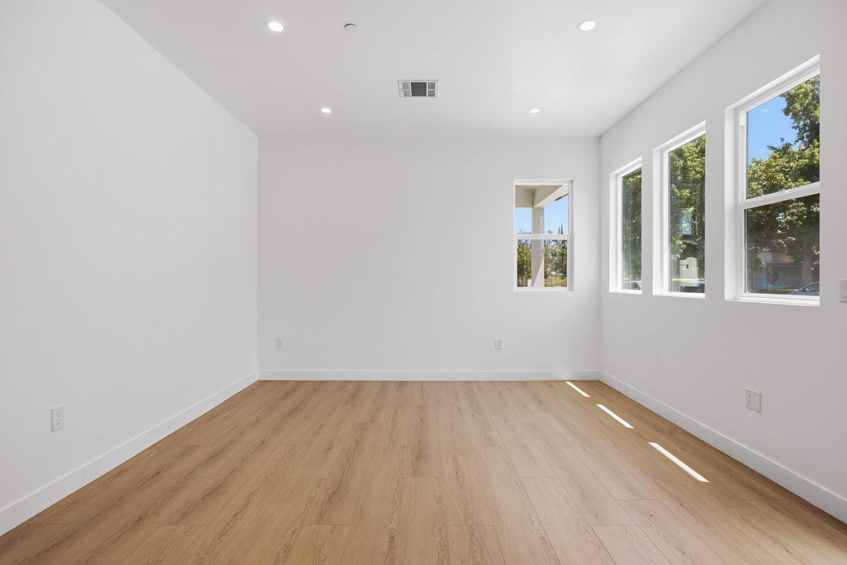 7647 Melvin Ave - Photo 4 of 7