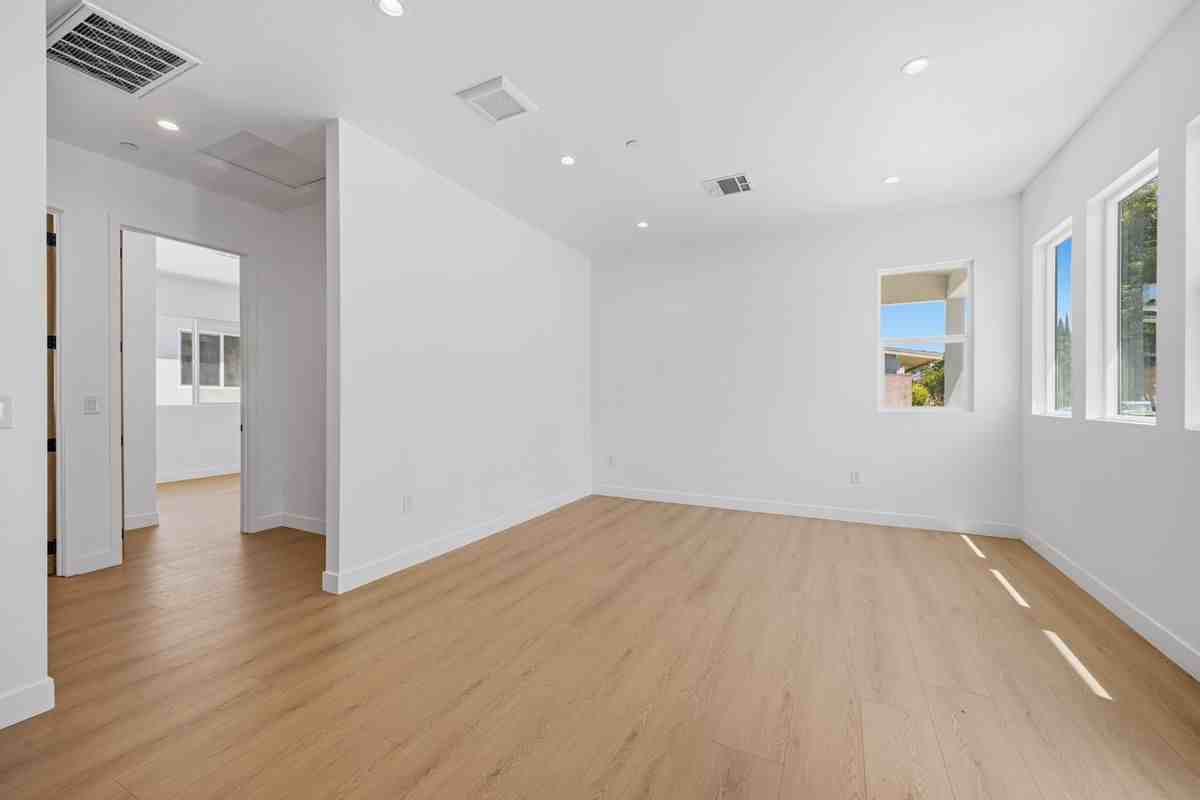 7647 Melvin Ave - Photo 7 of 7