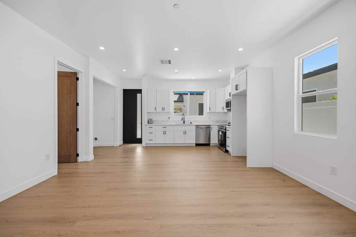 7649 Melvin Ave - Photo 3 of 5