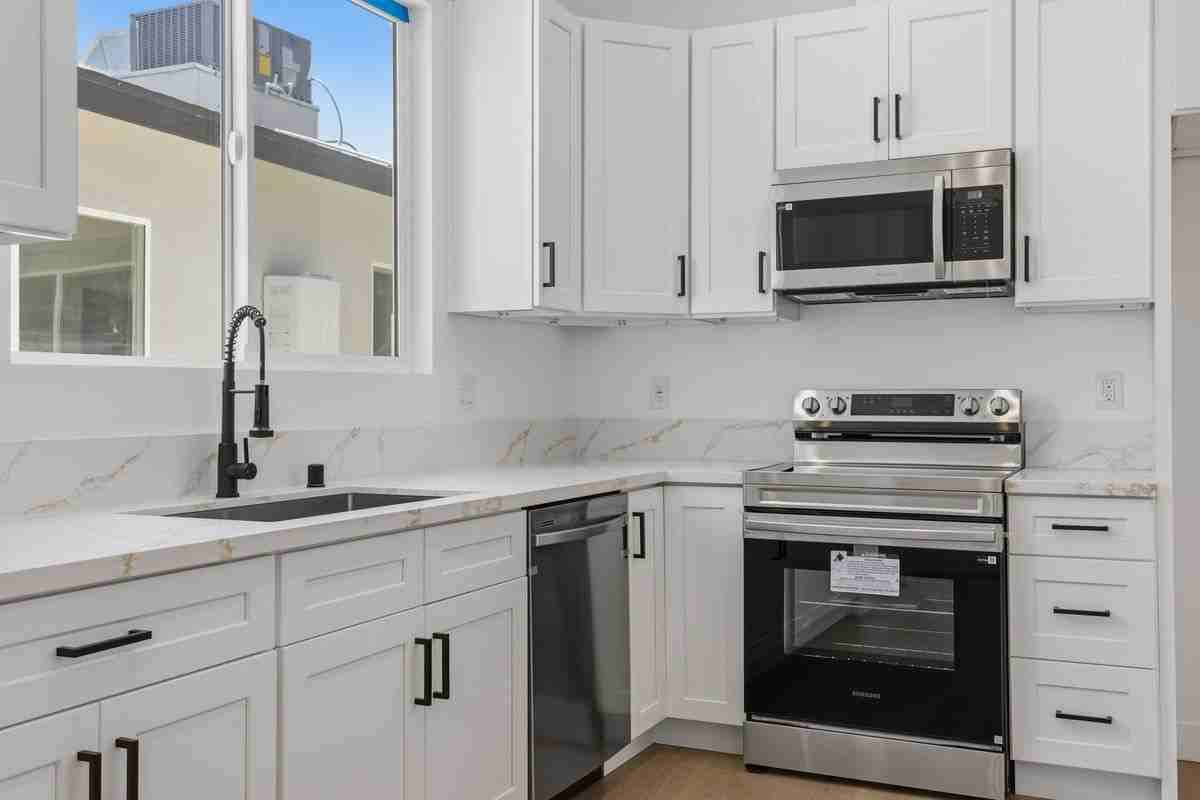 7649 Melvin Ave - Photo 5 of 5