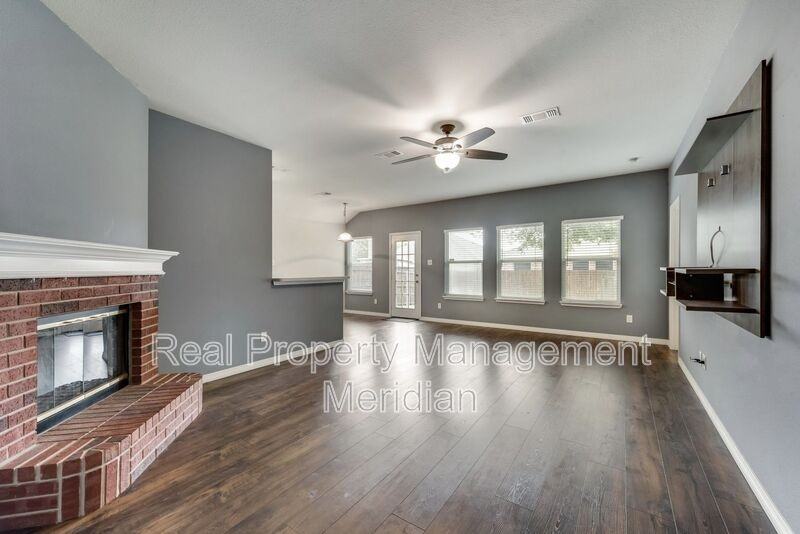 10505 Braewood Dr - Photo 4 of 18