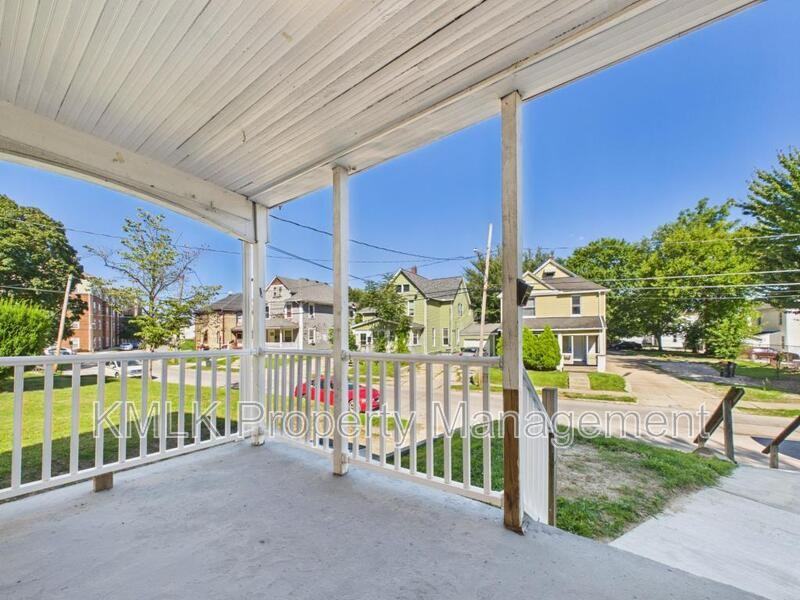 428 Allyn St - Photo 5 of 36