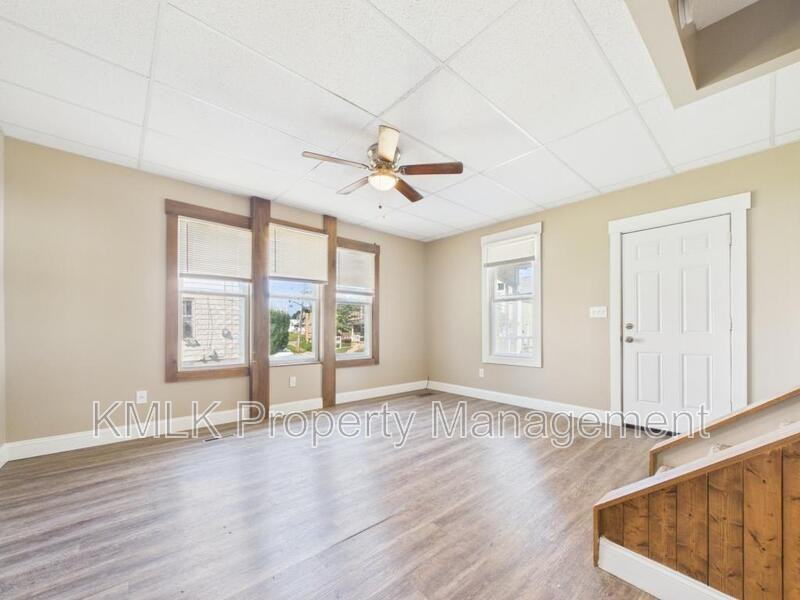 428 Allyn St - Photo 7 of 36