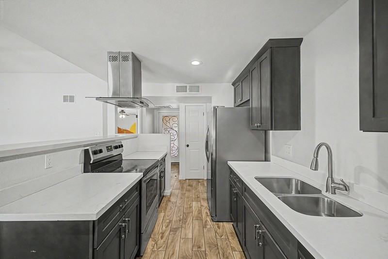 13608 N 41st Pl - Photo 4 of 36