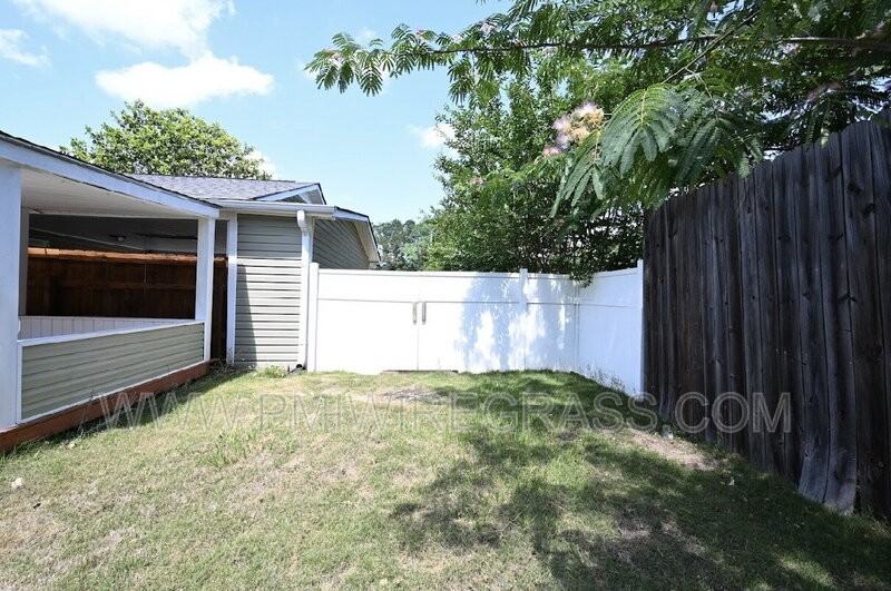 267 Barbara Dr - Photo 6 of 33