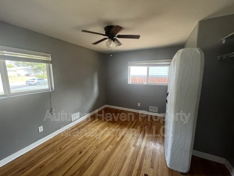 7436 Knox Ct - Photo 5 of 10