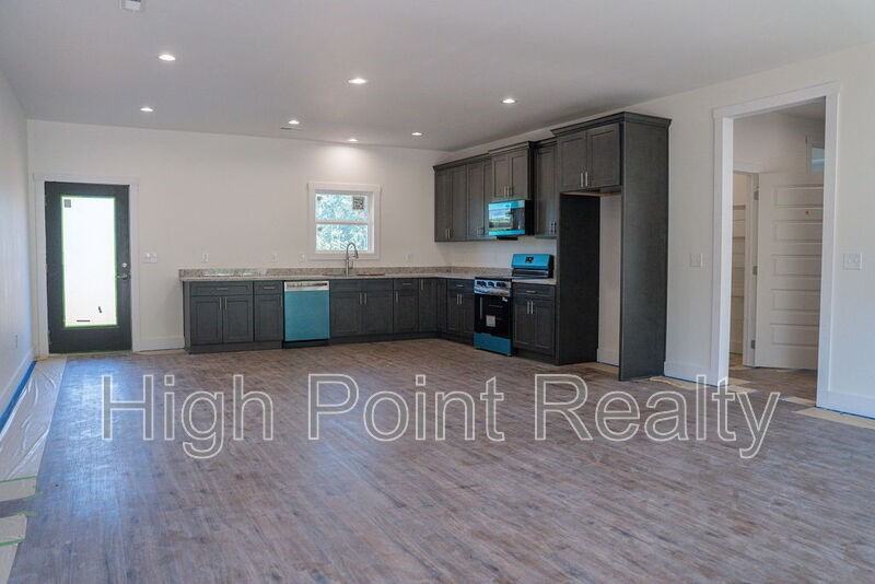 3510 Godfrey Ave Ne - Photo 3 of 21