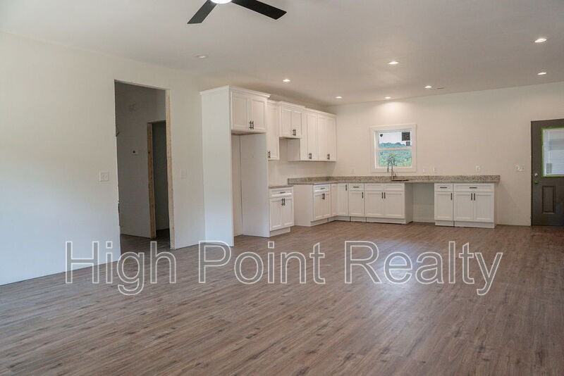 3600 Godfrey Ave Ne - Photo 4 of 12