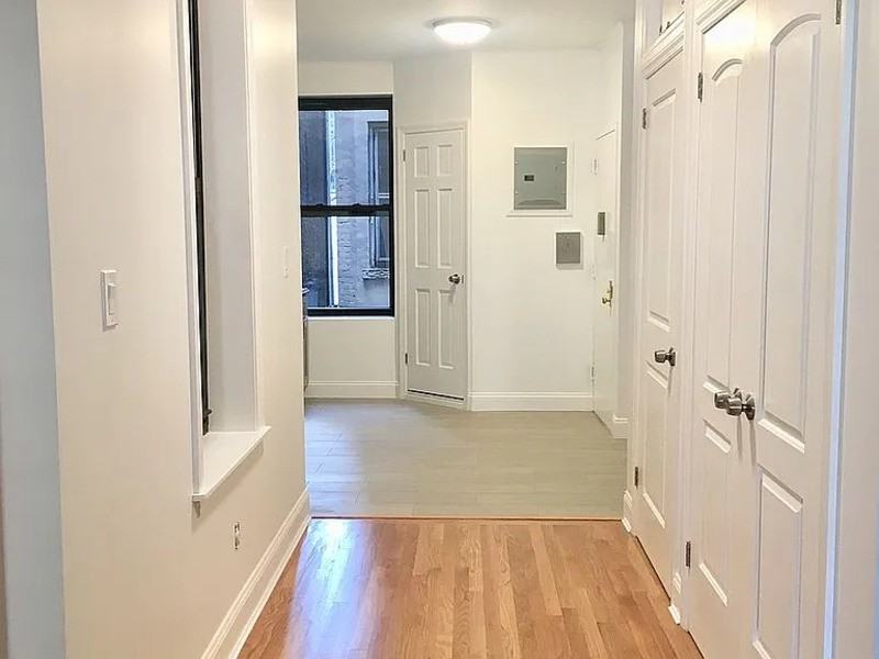 100 E 7th St #4B - Photo 2 of 12