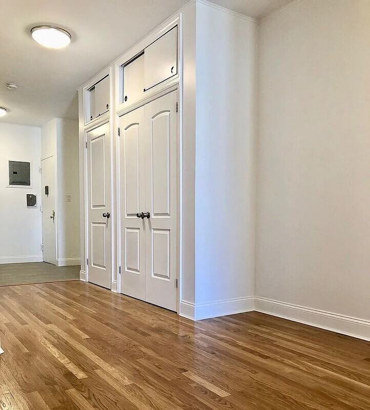 100 E 7th St #4B - Photo 3 of 12