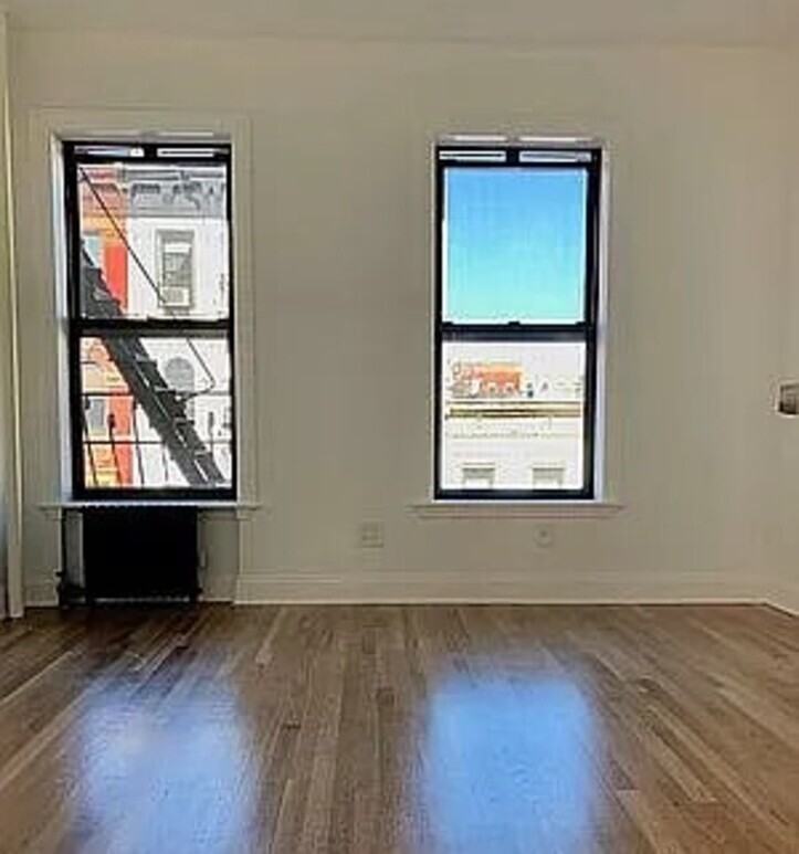 100 E 7th St #4B - Photo 5 of 12