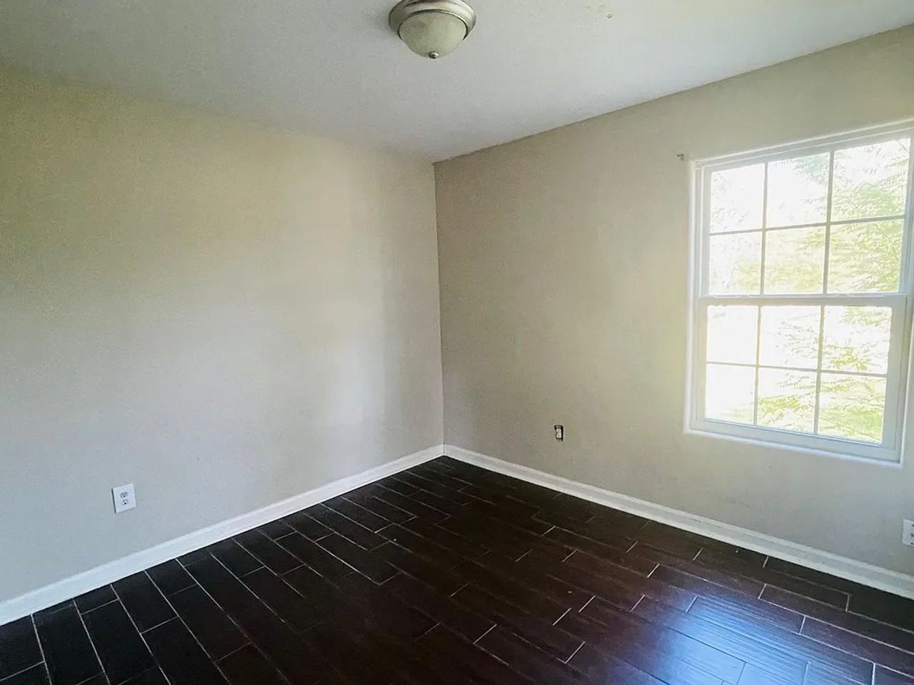 935 19th St - Photo 5 of 11