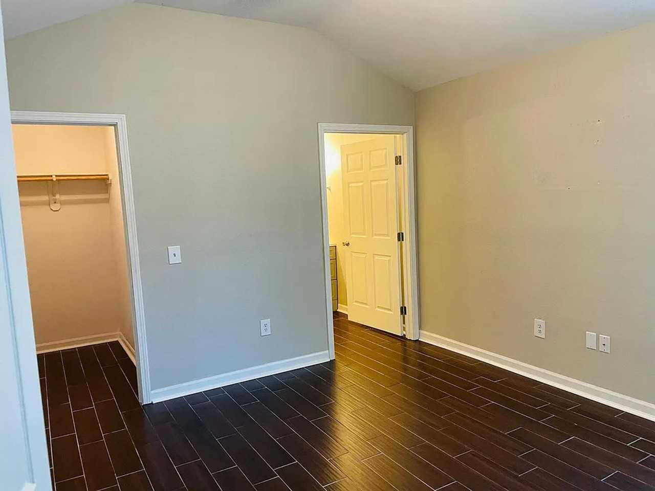 935 19th St - Photo 6 of 11