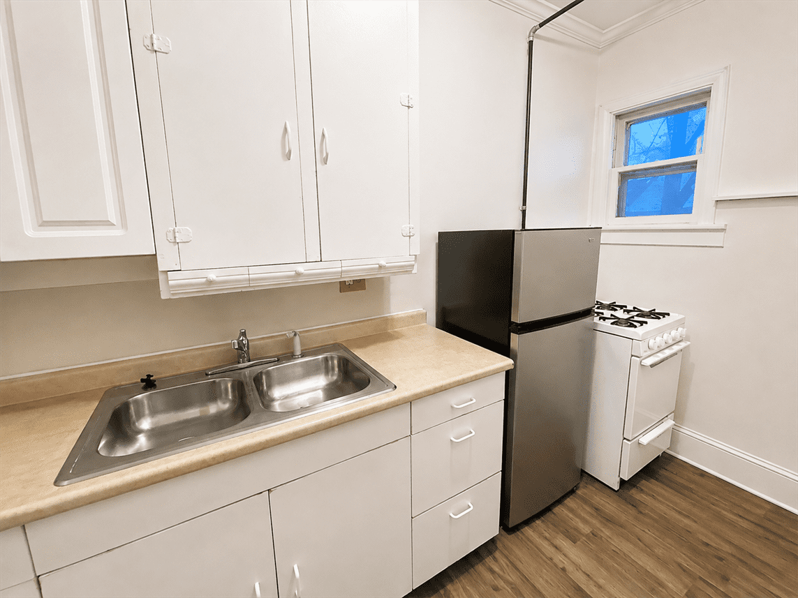 613 1st St #3 - Photo 2 of 9