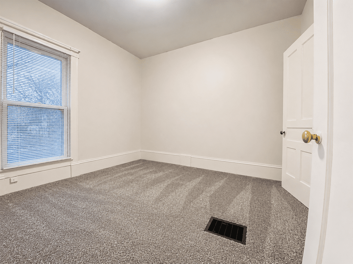 613 1st St #3 - Photo 4 of 9