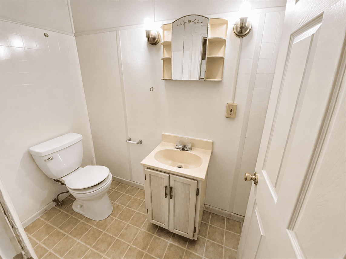 613 1st St #3 - Photo 6 of 9