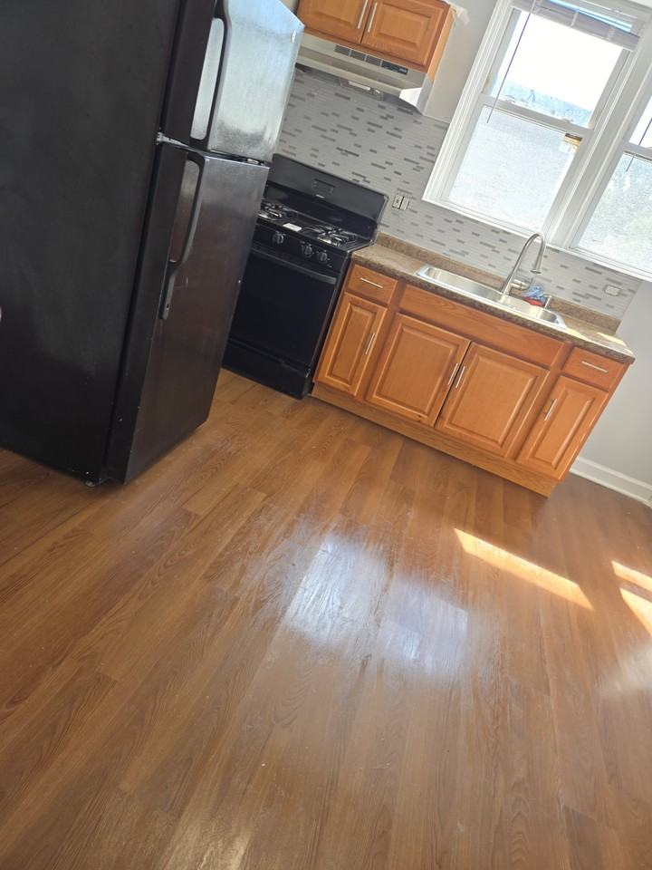 718 W Marquette Rd #1R - Photo 4 of 8