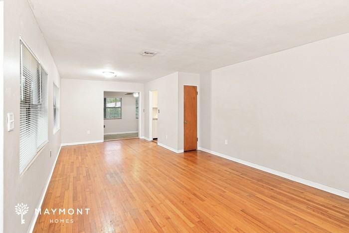 1106 S Lakeshore Blvd - Photo 4 of 15