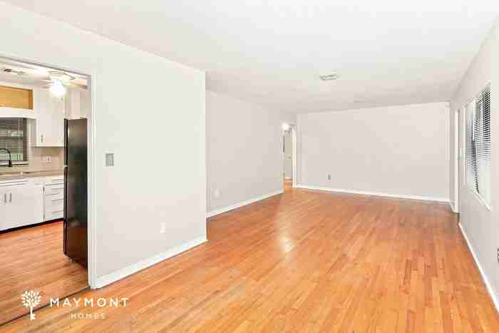 1106 S Lakeshore Blvd - Photo 5 of 15