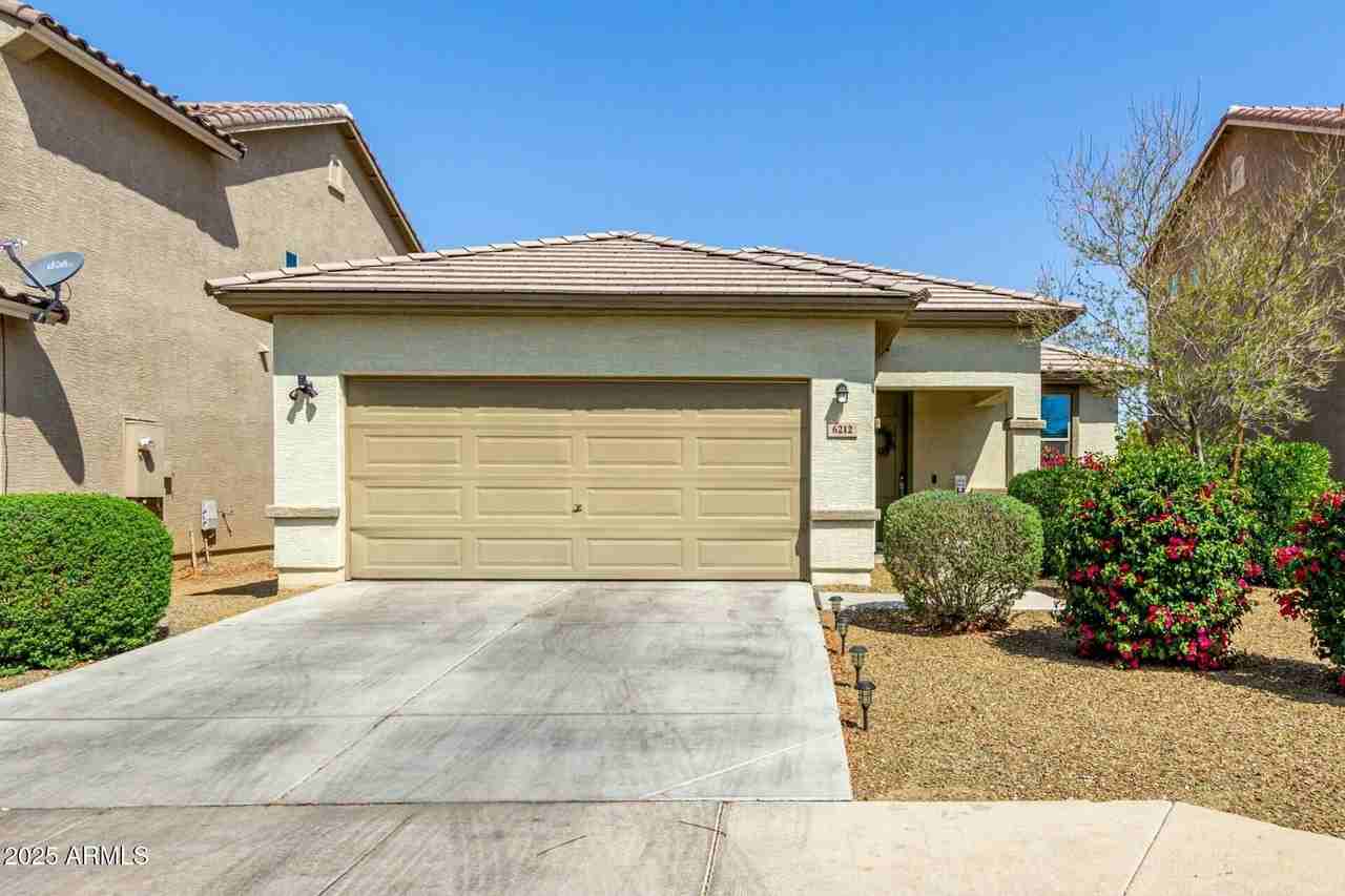 6212 W Orchid Ln - Photo 2 of 32