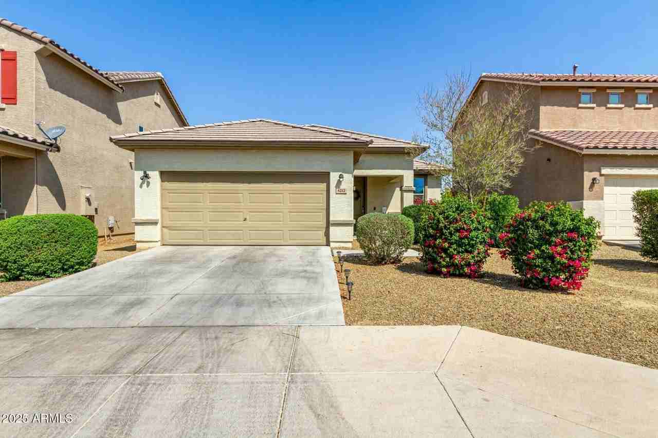 6212 W Orchid Ln - Photo 3 of 32