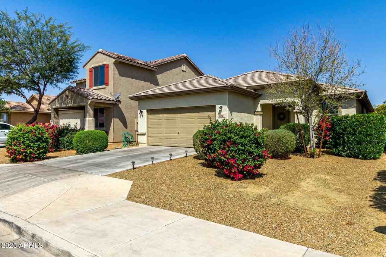 6212 W Orchid Ln - Photo 5 of 32