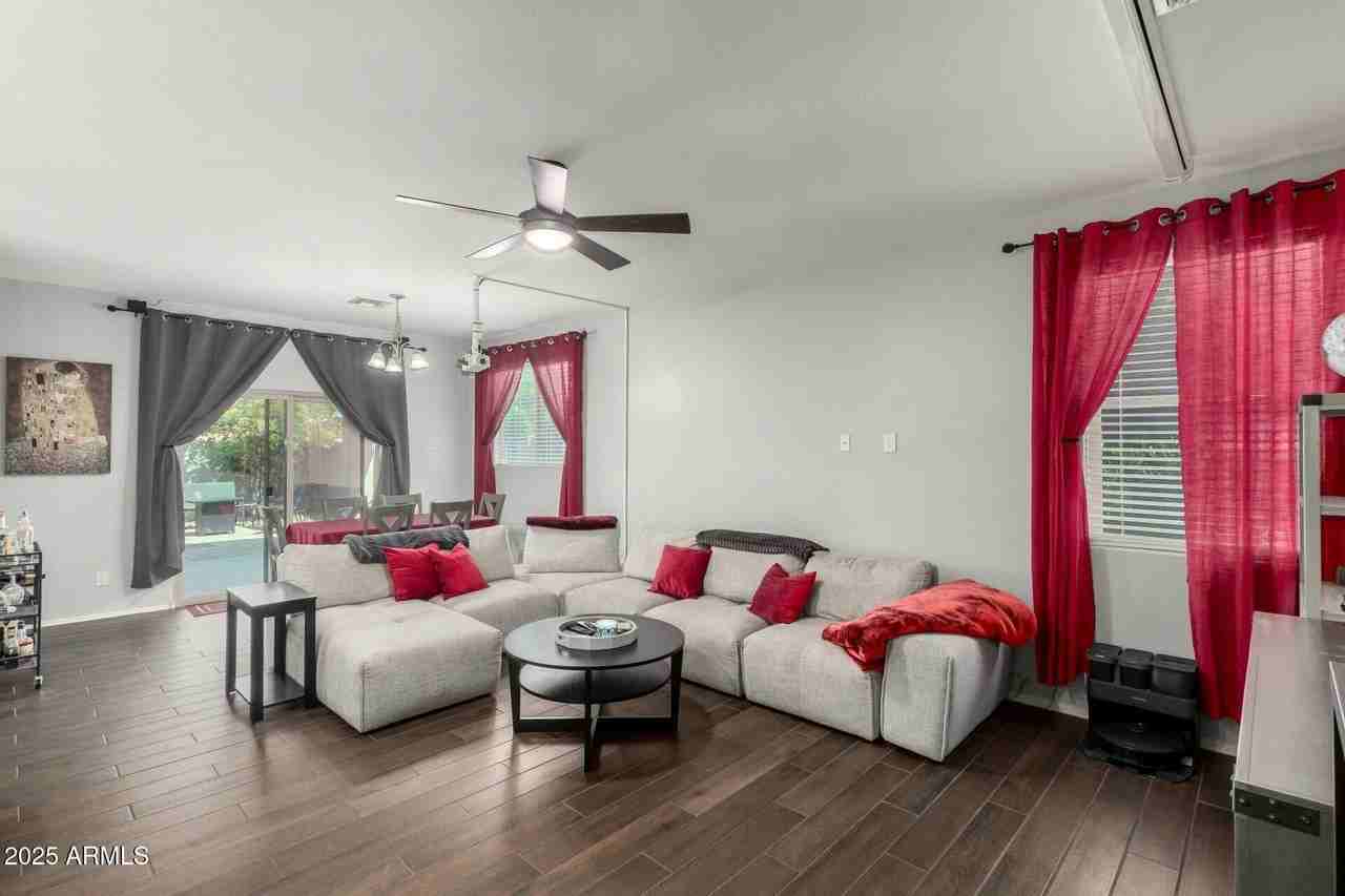 6212 W Orchid Ln - Photo 7 of 32