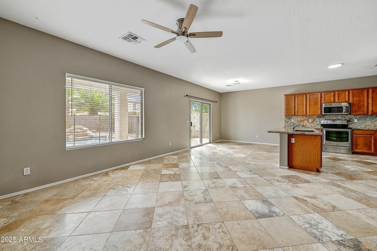 17817 W Acapulco Ln - Photo 7 of 26