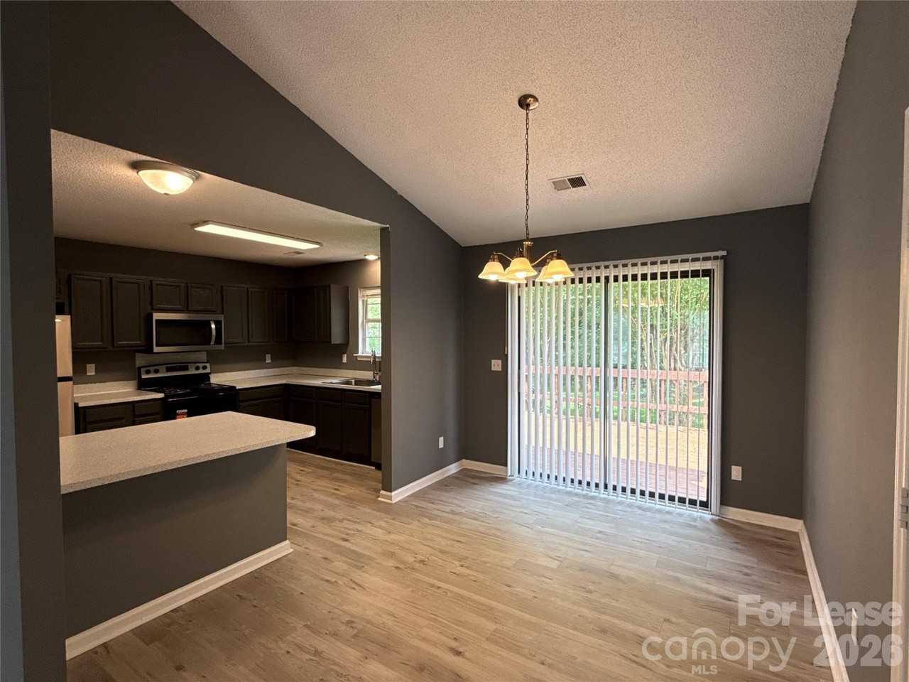 11111 Meadow Bank Ln - Photo 4 of 16