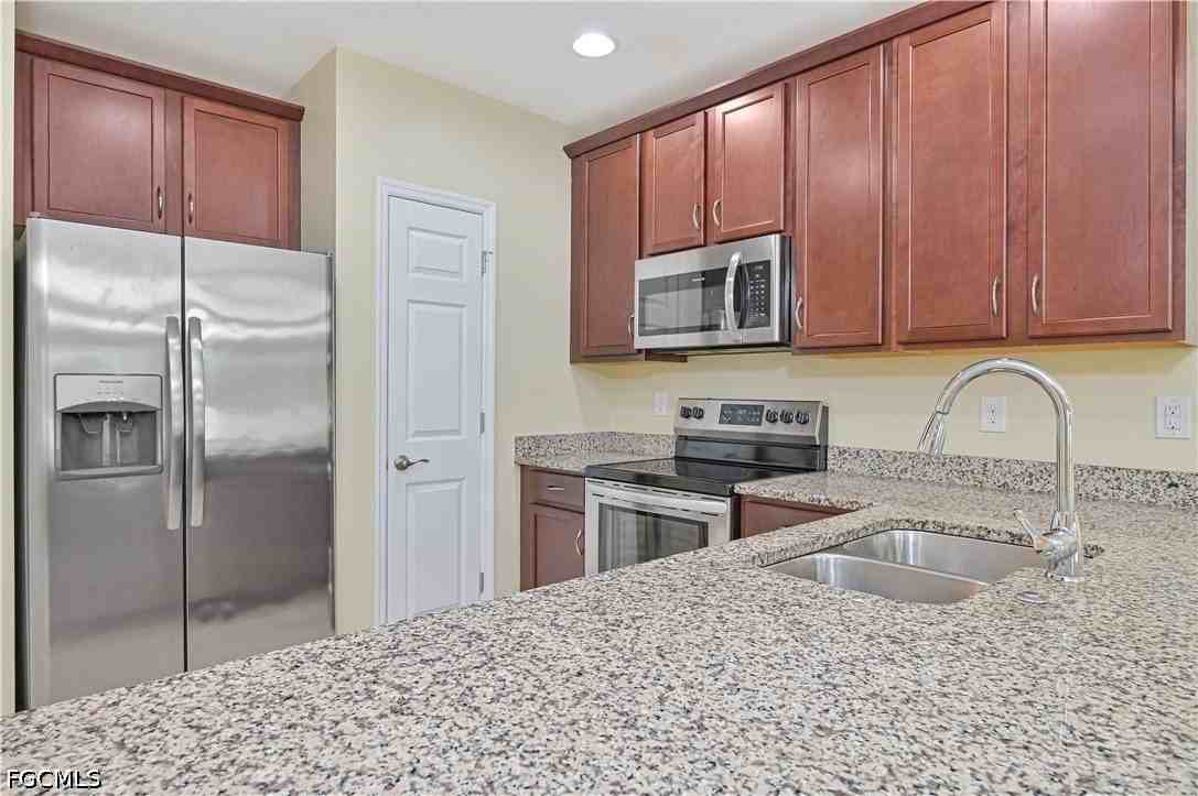 3739 Crofton Ct - Photo 4 of 41