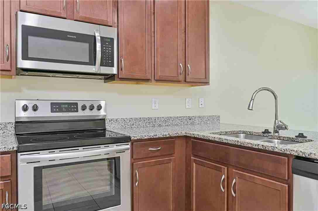 3739 Crofton Ct - Photo 6 of 41