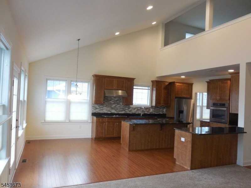 9 Comstock Ln - Photo 5 of 20