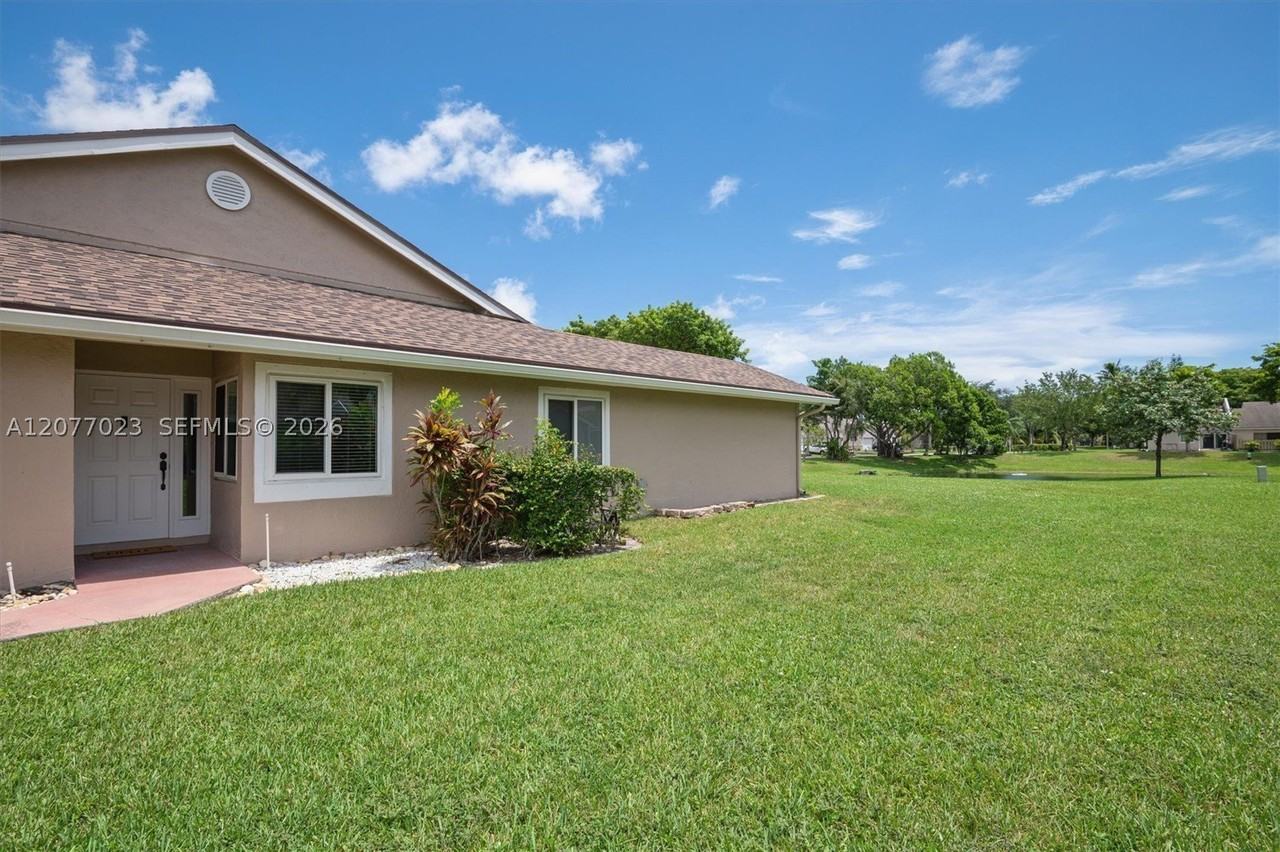 5200 W Lakes Dr - Photo 2 of 26